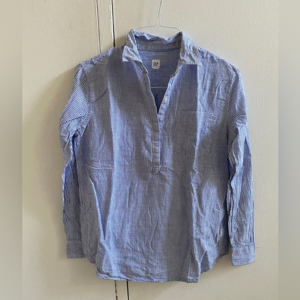 GAP shirt - size S